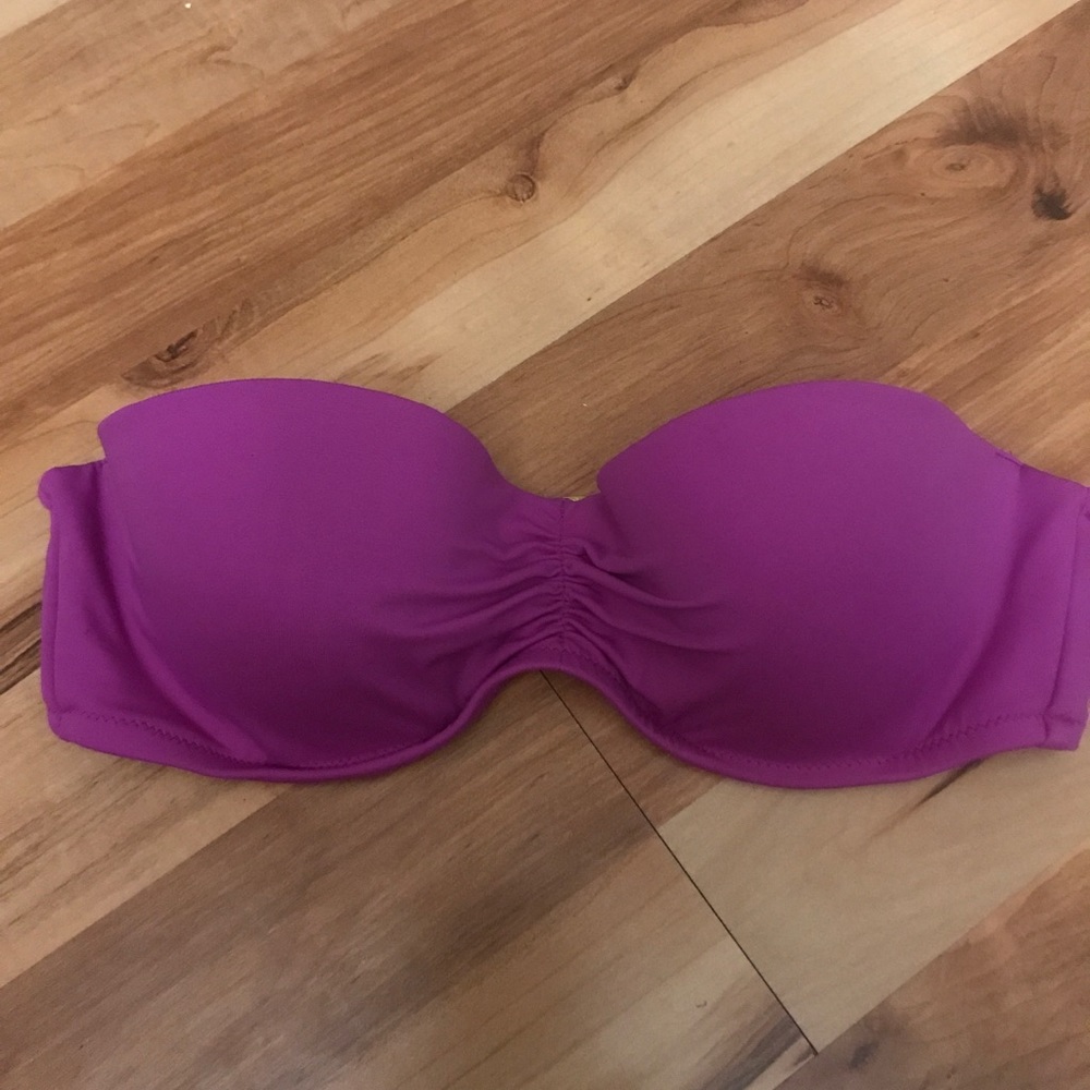 Victoria’s Secret bathing suit top! Size: 34B